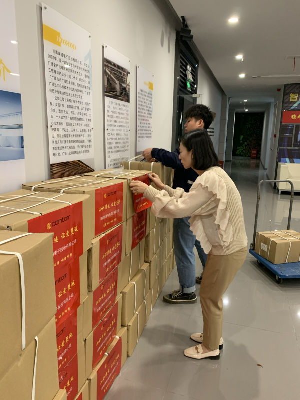 隆平高科技園一企業向5所農村小學捐贈愛心圖書